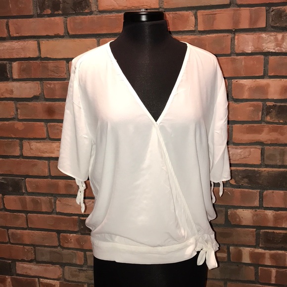 LOFT Tops - ☁️LOFT Soft somewhat sheer tie Front and arms